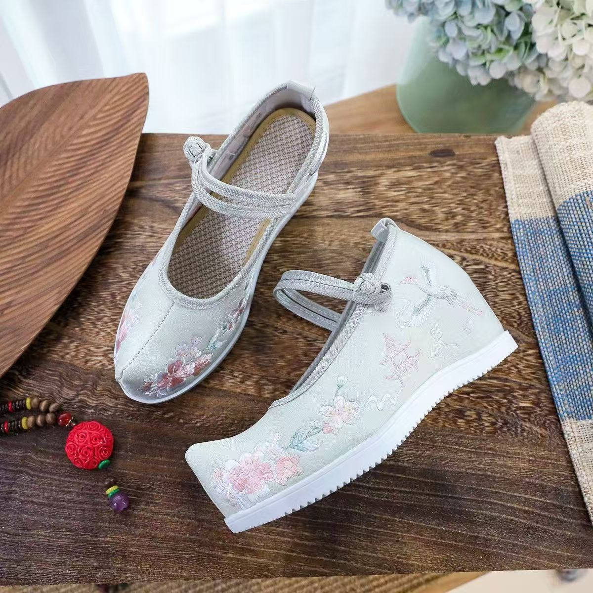 Zapatos bordados internos aume - Embroidery Red reseña y precio